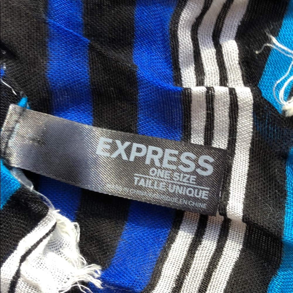Multicolored patterned scarf - Picture 4 of 6